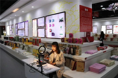 【發(fā)展直播電商,創(chuàng)新商業(yè)模式】天華電商產(chǎn)業(yè)園19個淘寶直播間風采綻放